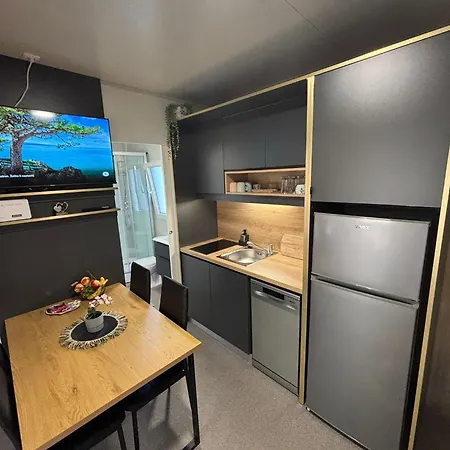 Tj Escape - Mobile Pakostane